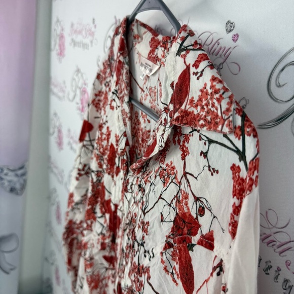 Northern Reflections button up collared flowers Red and White Floral Blouse - Picture 7 of 13